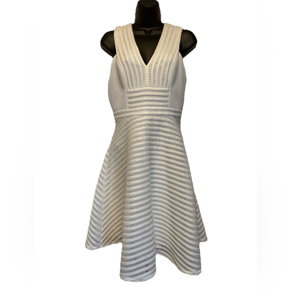 Hailey Adrianna Papell Dress Women’s 2 White Overlay Lined Fit n Flare V-Neck